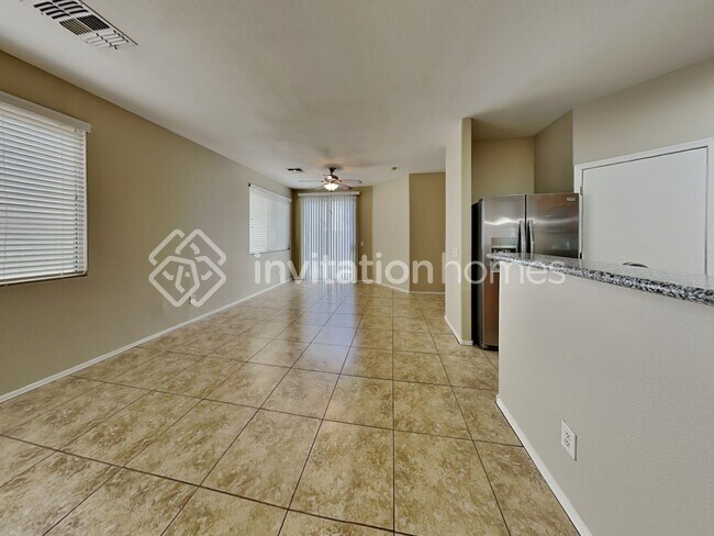 Building Photo - 1121 E Bosi St