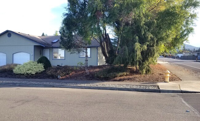 Building Photo - 699 W Fir St