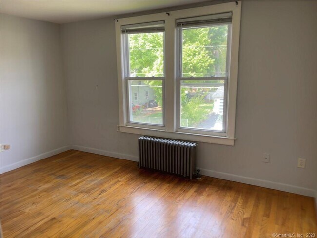 Building Photo - 140 Collis St
