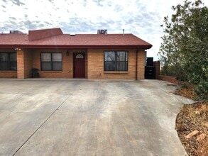 Building Photo - 2100 Hickory Dr