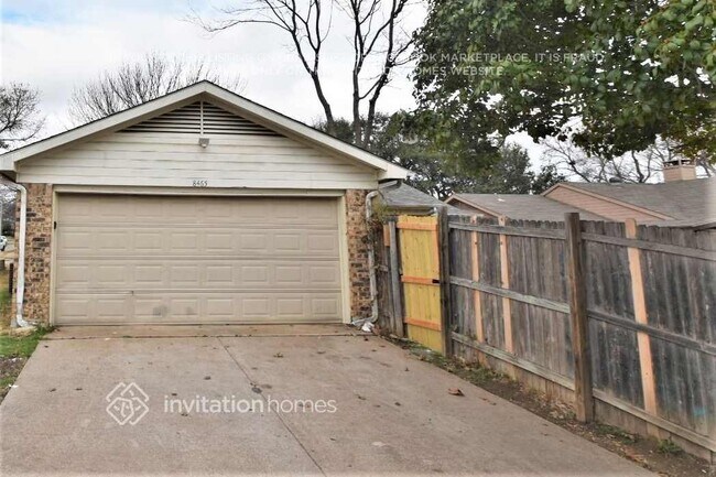 Foto del edificio - 8465 Willow Creek Dr