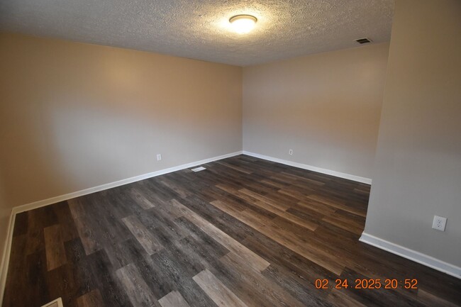 Foto del edificio - 3 Bedroom, 1 Bath Home in Greenfield