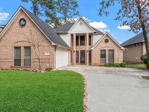 Building Photo - 2910 Chaucer Dr