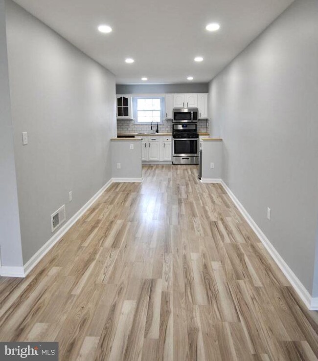 Building Photo - 104 Sandstone Ct