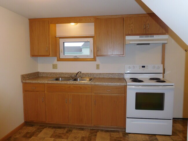 Kitchen - 747 W High Ave