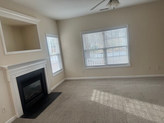 Foto del edificio - Fantastic 4br/2.5ba home, Conv to 40, excellent location, Available Now!