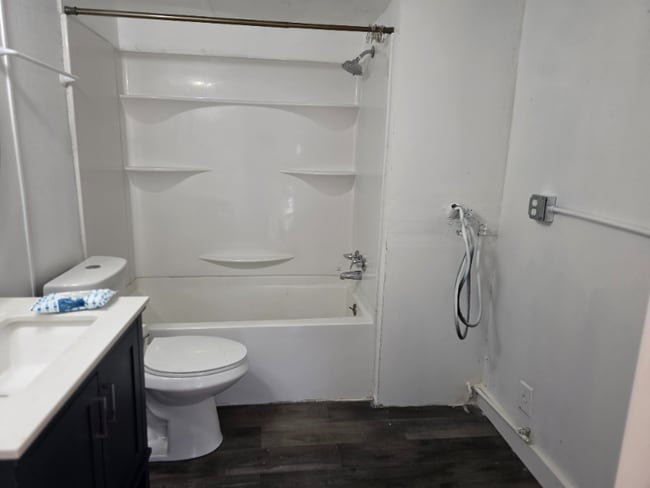 Foto del edificio - 2325 E Packard Ave