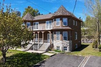 Building Photo - 521 Rue Principale