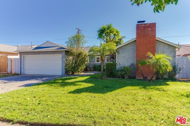 Foto del edificio - 7858 Jamieson Ave