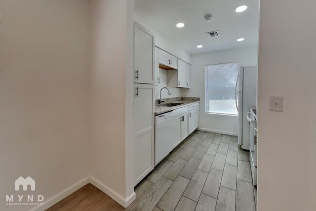 Building Photo - 6657 W Ocotillo Rd
