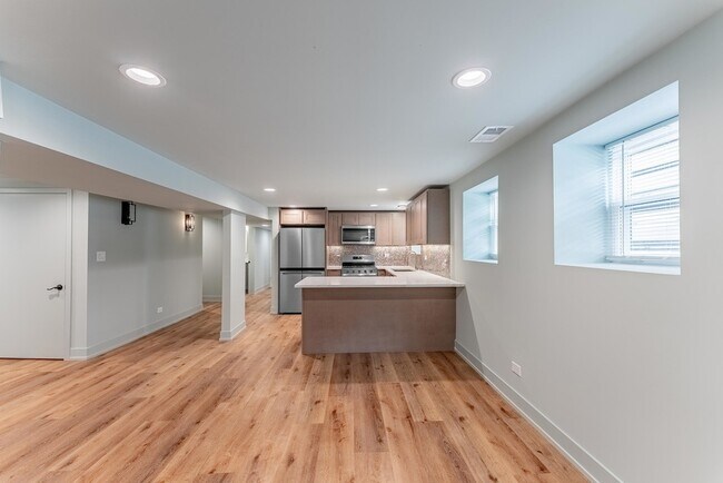 Building Photo - 4716 N Winthrop Ave