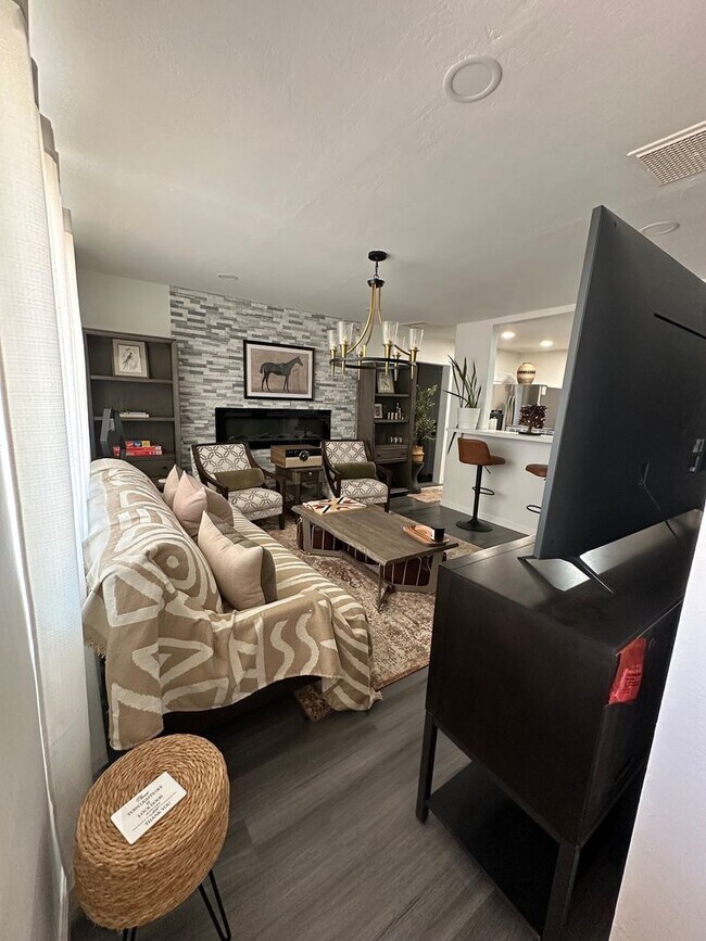 Foto del edificio - *MOVE IN SPECIAL* $200 off the first full ...