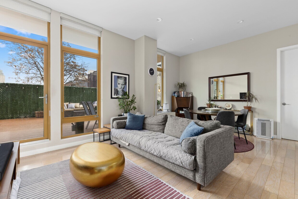 4709 5th St Unit 2B, Queens, NY 11101 Room for Rent in Queens, NY