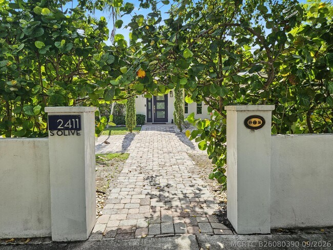 Foto del edificio - 2411 S Olive Ave