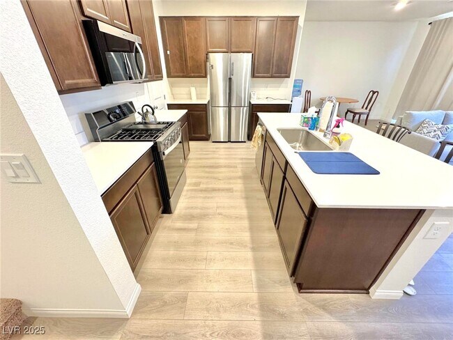Foto del edificio - 9072 Vesey Ave