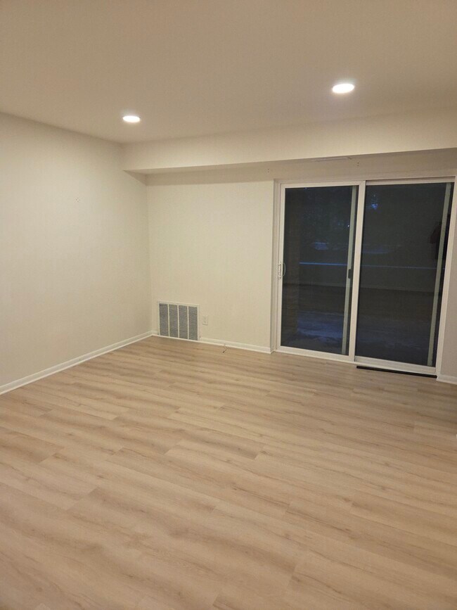 Foto del edificio - 114 Van Buren Rd Apt # 2