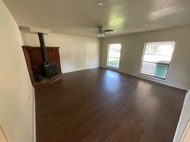 Foto del edificio - 1007 W Louisa Ave