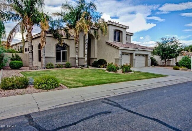 Foto del edificio - COMING SOON!! 5 bed 3 bath, 3000 + SFT with pool in Carino Estates, Chandler