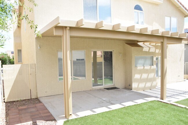 Foto del edificio - 8765 Country Pines Ave