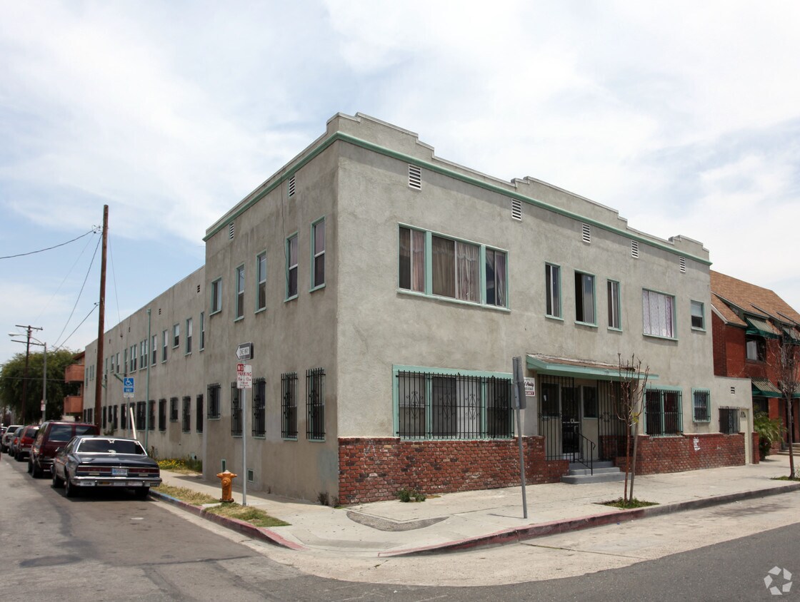 Primary Photo - 1705 E 4th St