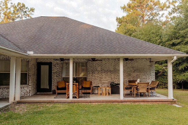 Building Photo - 591 Ridge Lake Rd
