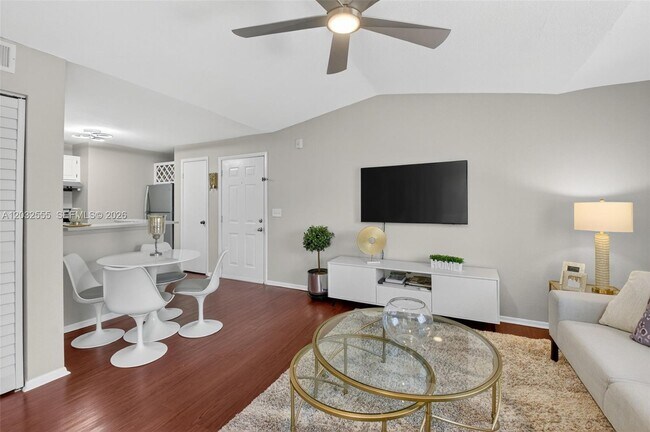 Foto del edificio - 1745 Palm Cove Blvd