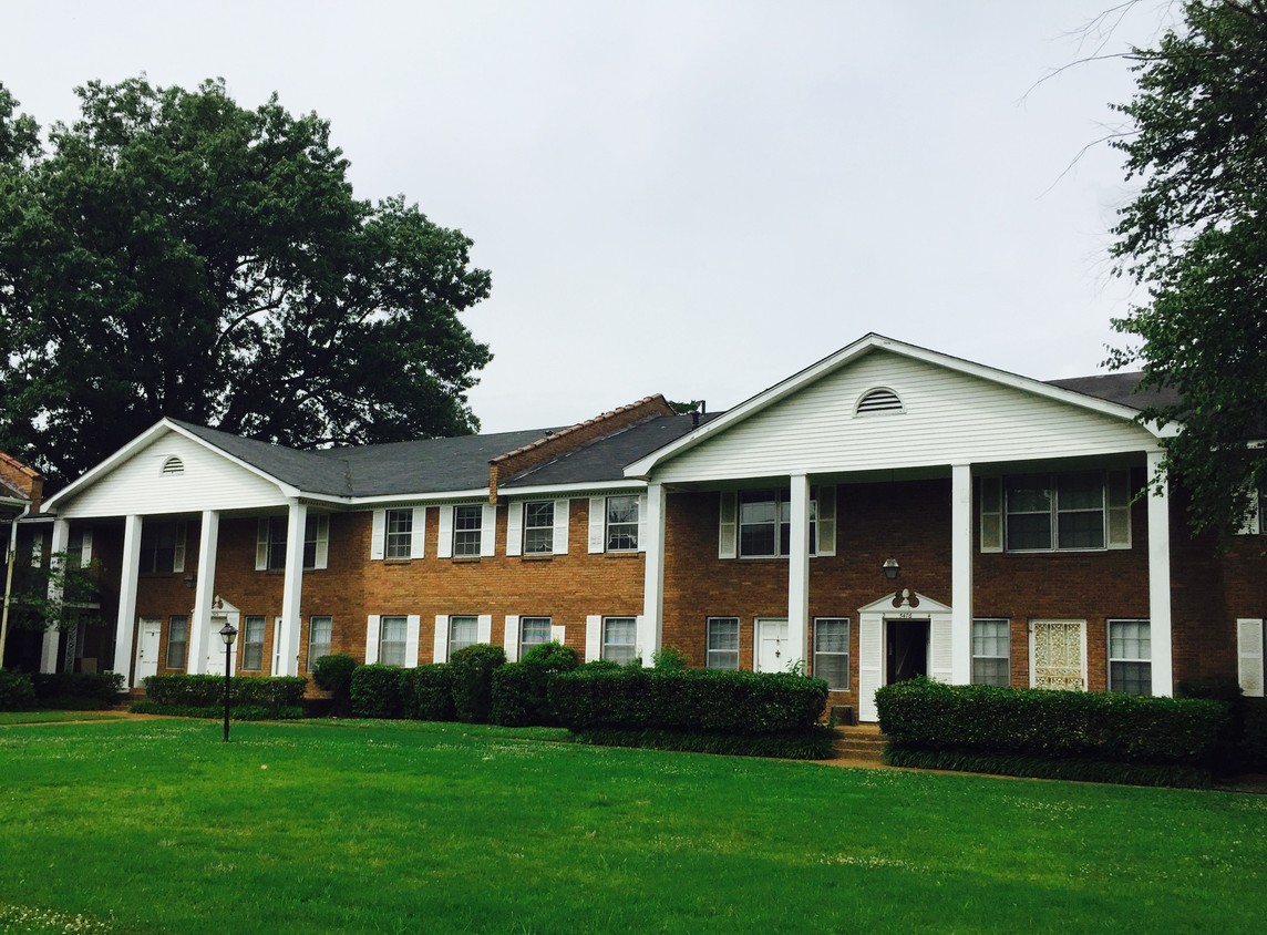 Primary Photo - Colonial Apartments