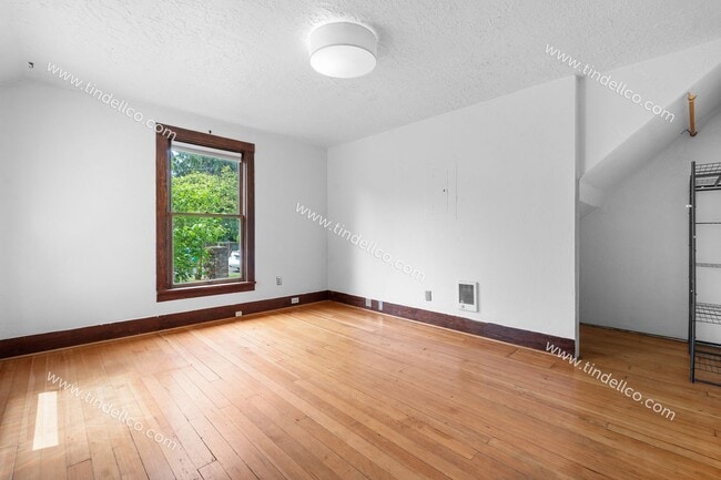 Building Photo - 113-02