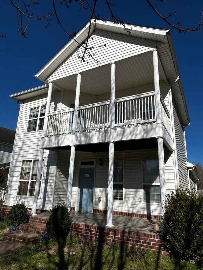 Building Photo - 2643 Westminster Dr