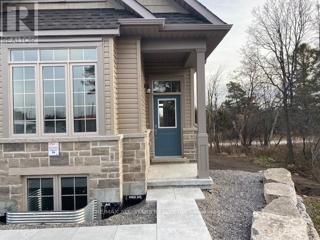 Building Photo - 17 Lakewood Crescent