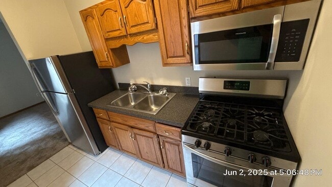 Building Photo - 512 Moen Ave