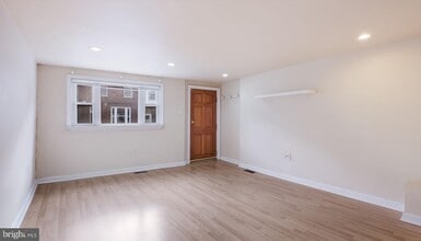 Building Photo - 731 Carpenter St