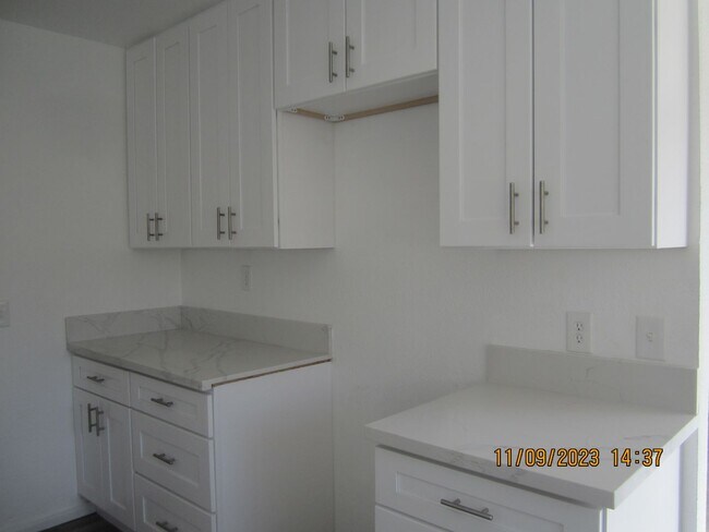 Building Photo - Completely Remodeled 3 Bedroom/2 Bath Near...