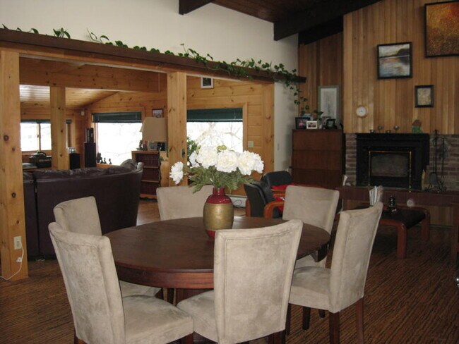 Foto del edificio - 27 Spruce Ln