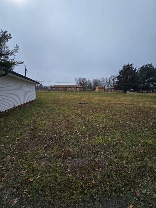 Foto del edificio - Southport Three Bedroom Home Near US 31 & Stop 12 Rd