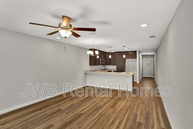 Foto del edificio - 6452 Hughes St