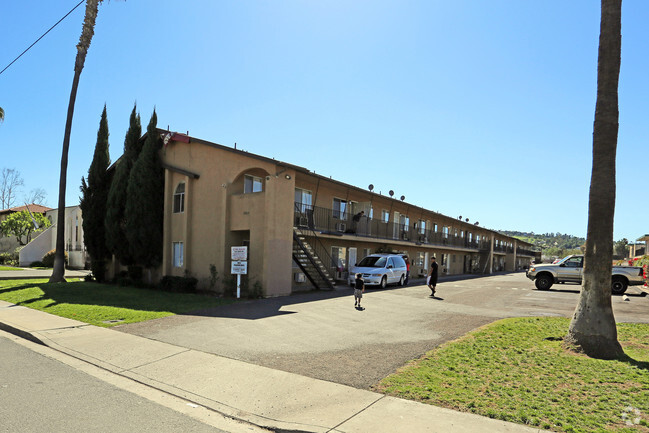 Building Photo - 9109 Kenwood Dr