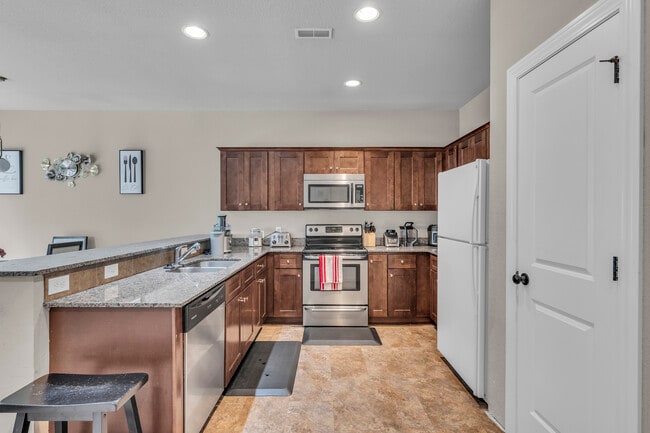 KITCHEN - 9413 N Adrian Ave