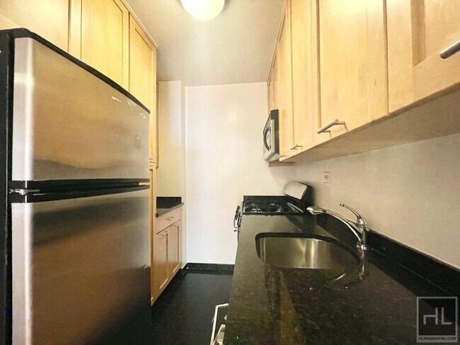 Foto del edificio - 1 Bed, 1 Bath Apartment –Fourth Avenue