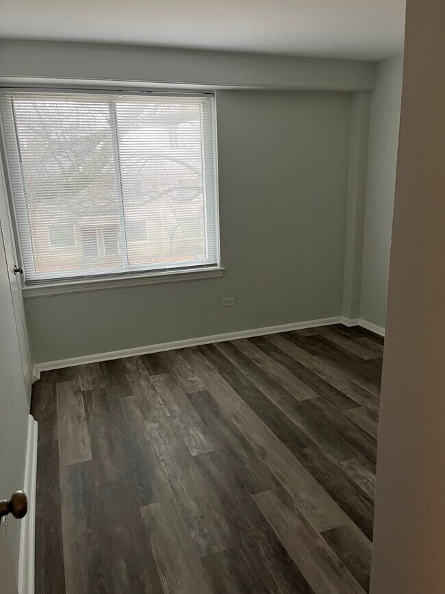 Uno de los dormitorios - 585 E Parkway S