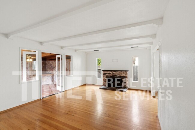 Foto del edificio - 8665 Everglade Dr