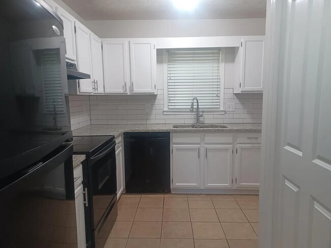 Foto del edificio - 595 Wedgewood Dr