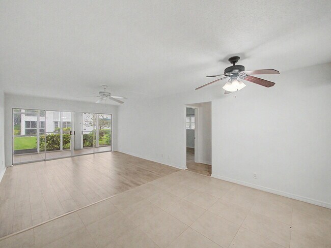 Foto del edificio - 3 Westwood Ave