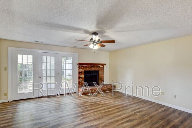 Building Photo - 4705 White Tail Ct