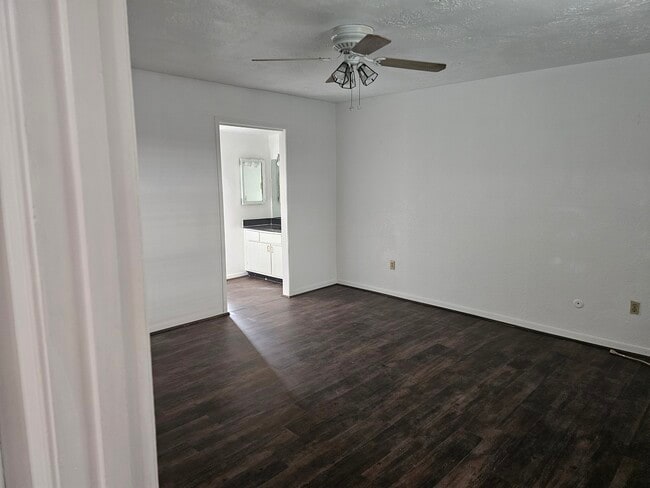 Foto del edificio - 12327 W Village Dr