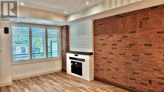Building Photo - 2232 Bromsgrove Rd
