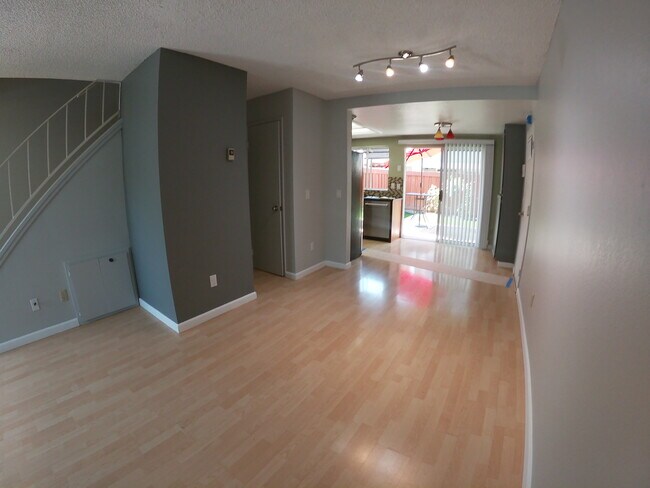 Building Photo - 1075 Rymar Ter