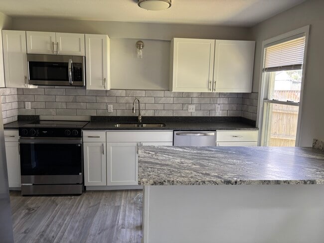 Kitchen - 111 Oak St