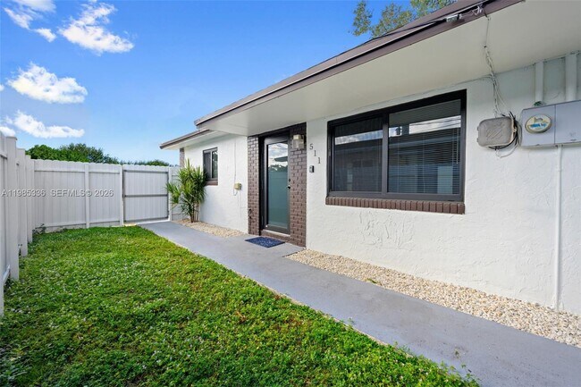 Foto del edificio - 511 NW 93rd St