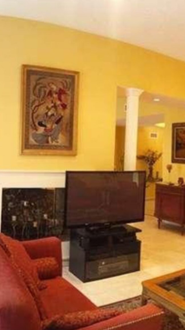 Building Photo - 1087 Acanto Pl